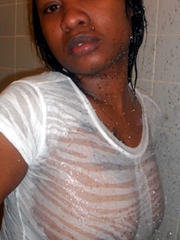 Amateur ebony housewife shows her pics..